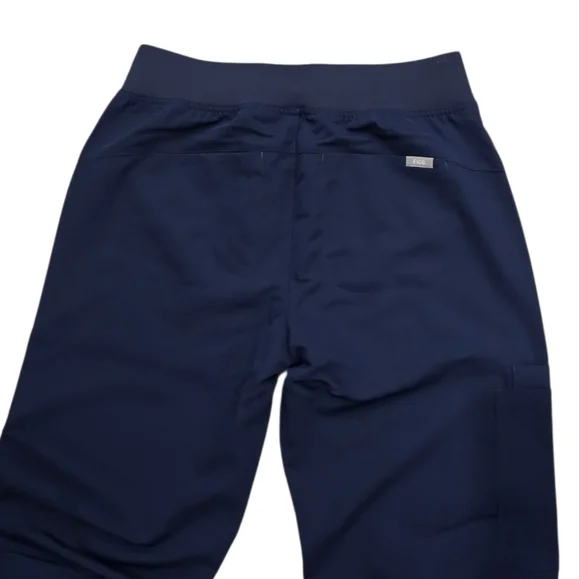 Figs Isabel high waisted Wide Leg scrub pants Navy Petite - Picture 8 of 10